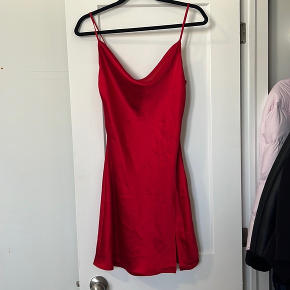 Red dress - Picture 1 of 3